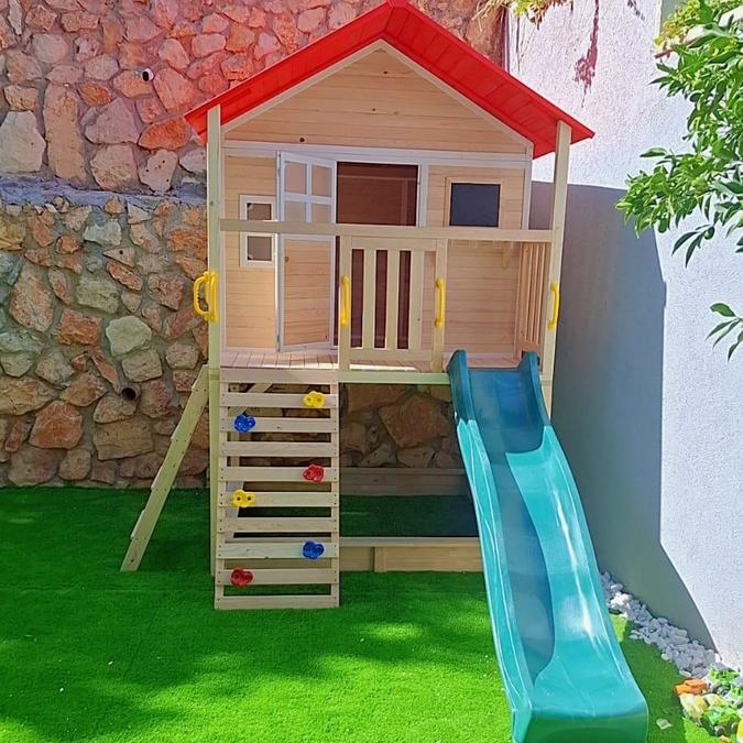 תמונה של בית עץ לילדים כולל מגלשה playa