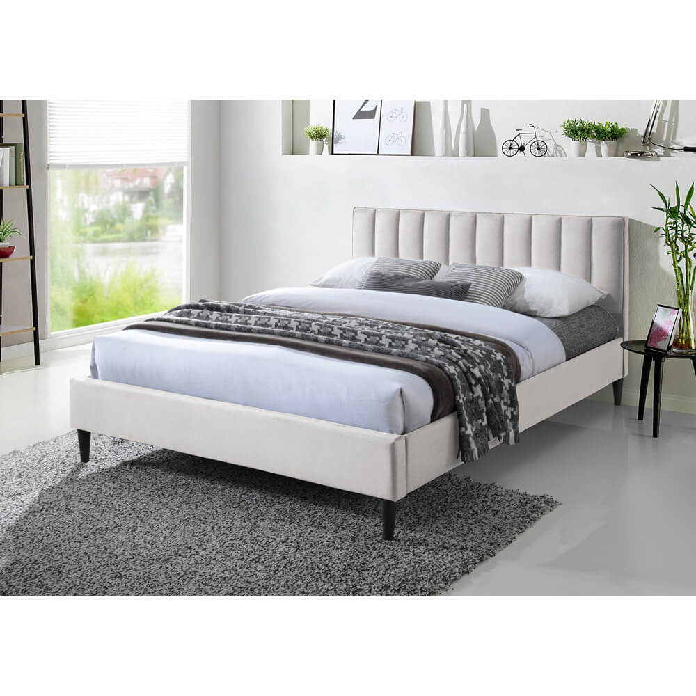 תמונה של מיטה זוגית מעוצבת ומרופדת home decor