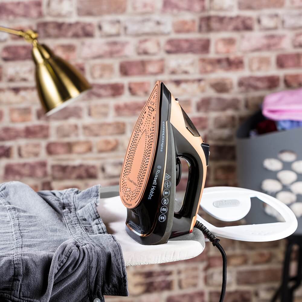 תמונה של מגהץ אדים russell hobbs 2600w