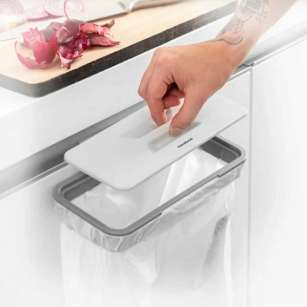 מתקן נתלה לשקיות אשפה כולל מכסה innovagoods