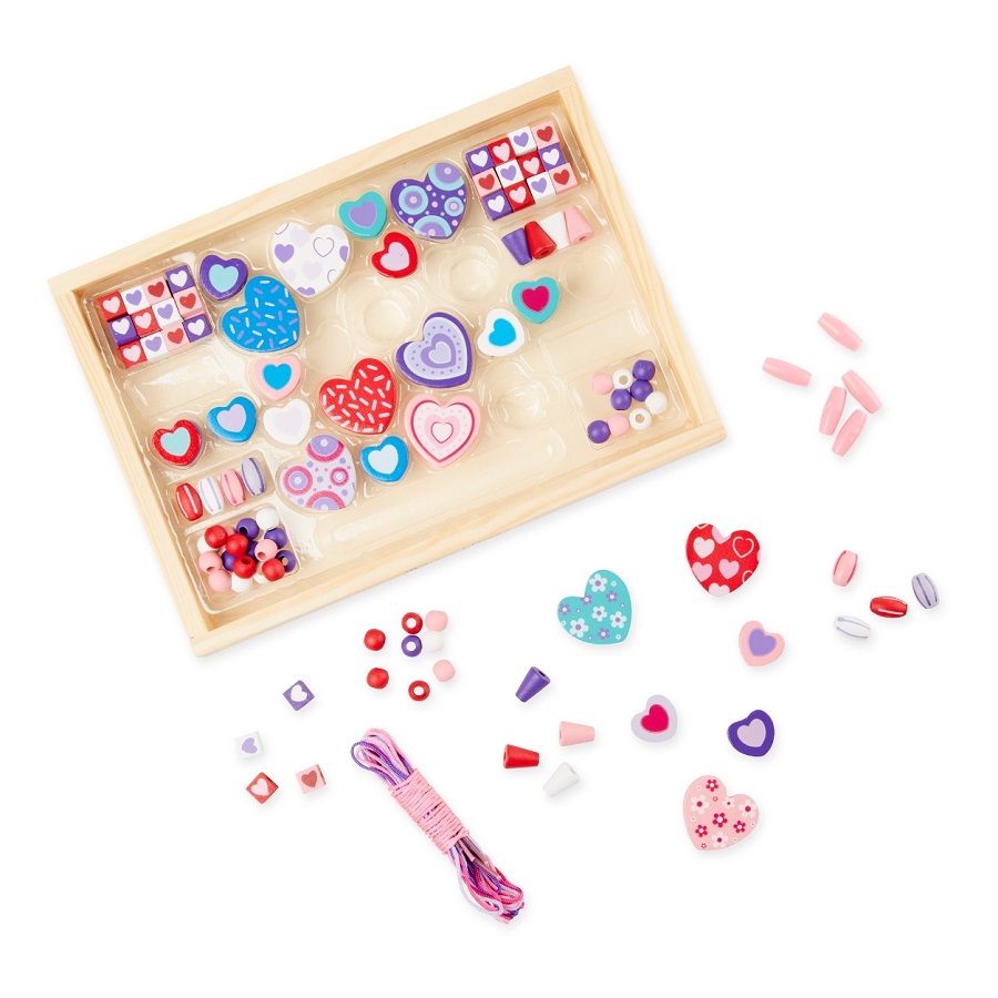 תמונה של ערכת חרוזים לבבות מעץ melissa&doug
