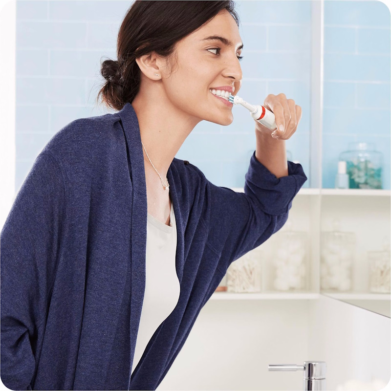 מברשת שיניים חשמלית כולל 3 ראשים oral-b