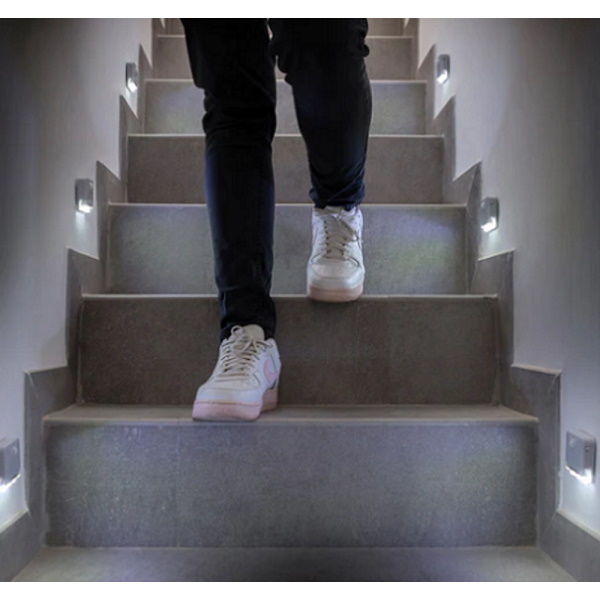 סט 2 מנורות led כוללות חיישן תנועה innovagoods