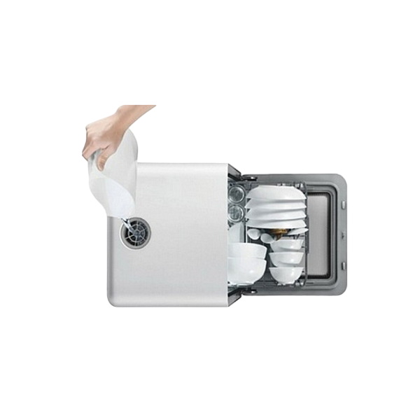 תמונה של מדיח כלים מיני על השיש delonghi