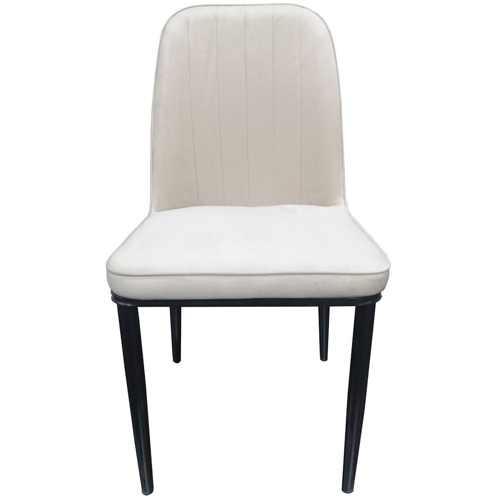 פינת אוכל מעוצבת כולל שולחן קרמיקה ו-4 כסאות tudo design