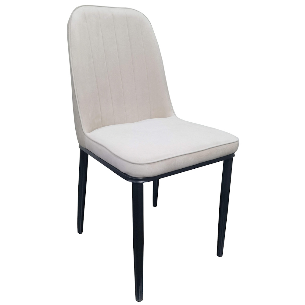 פינת אוכל מעוצבת כולל שולחן קרמיקה ו-4 כסאות tudo design