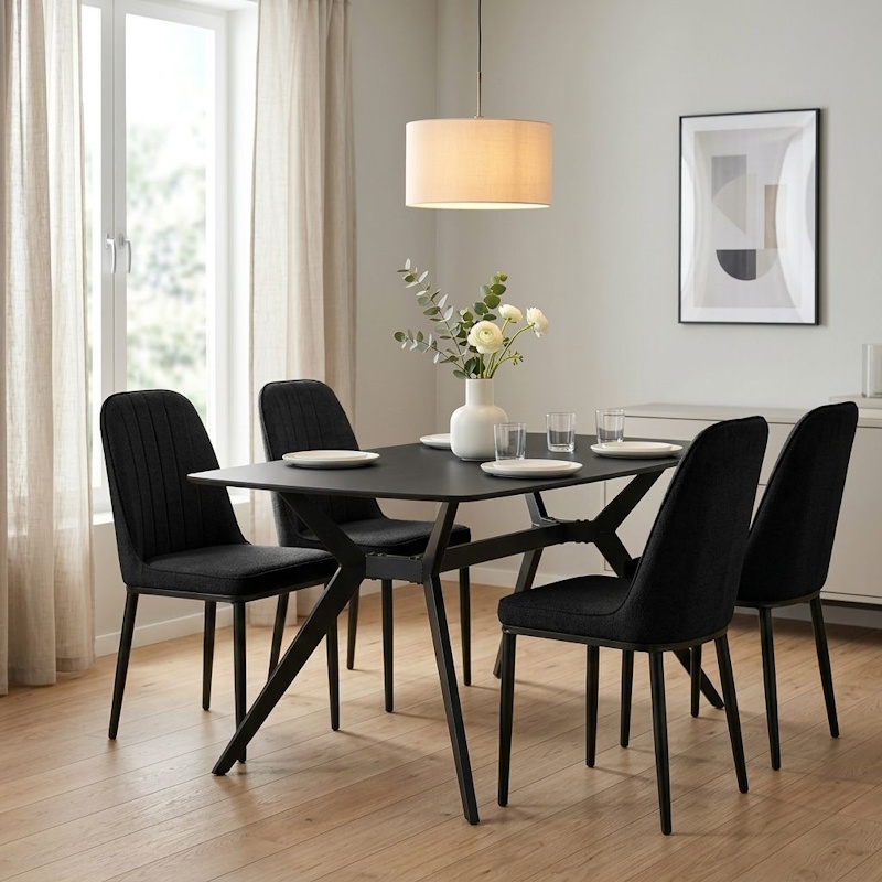פינת אוכל מעוצבת כולל שולחן קרמיקה ו-4 כסאות tudo design