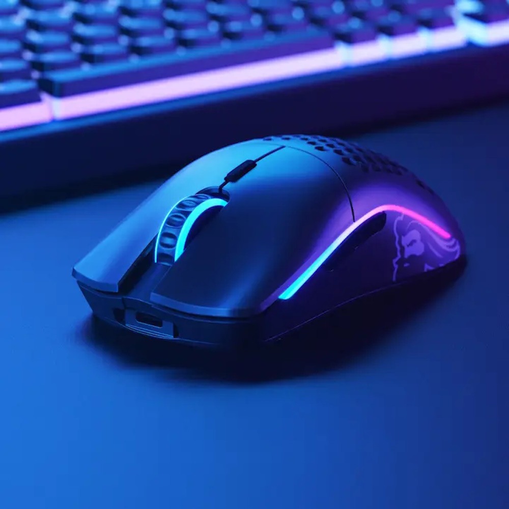 עכבר גיימינג אלחוטי כולל תאורת rgb מובנית glorious
