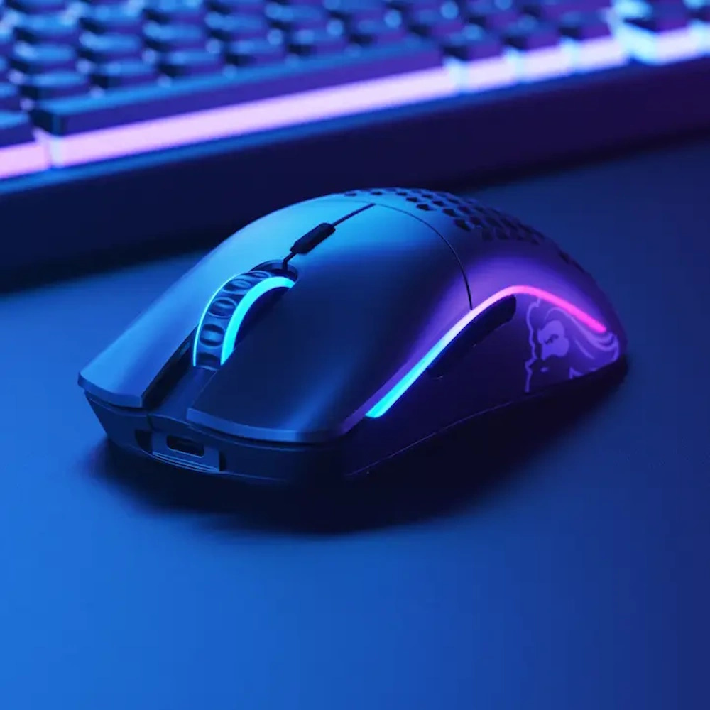 עכבר גיימינג אלחוטי כולל תאורת rgb מובנית glorious