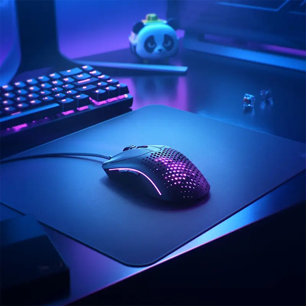 עכבר גיימינג חוטי כולל תאורת rgb מובנית glorious
