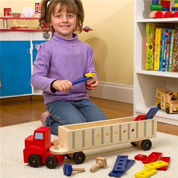 תמונה של משאית בנייה והרכבה melissa&doug