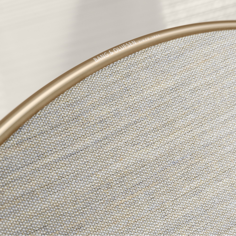 רמקול אלחוטי חכם עומד bang & olufsen