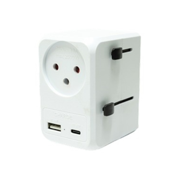 מתאם חשמל אוניברסלי 2500W‏ כולל USB-C ו-USB-A ‏Semicom &lrm;SW-TADP1UC