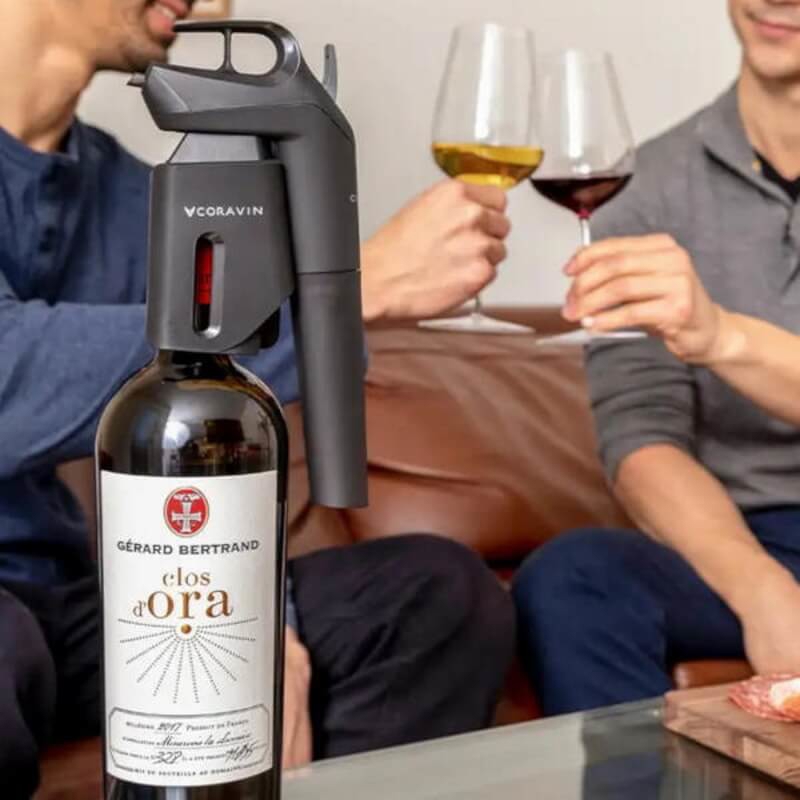 מערכת לשימור ולמזיגת יין coravin