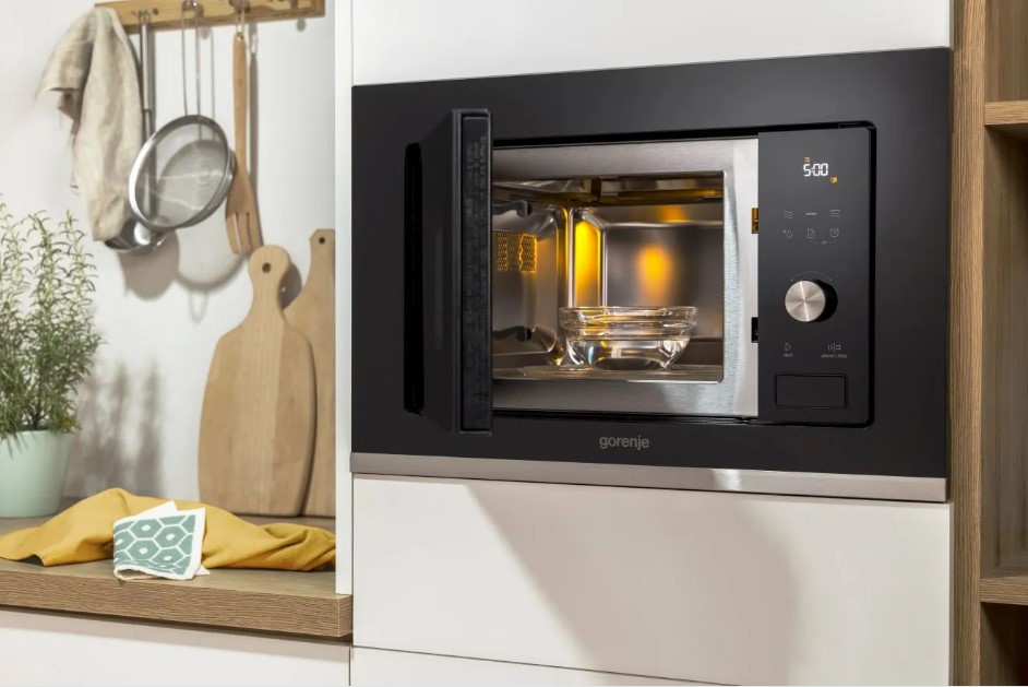 תמונה בתוכן מלא מהמוצר מיקרוגל בנוי - 20 ליטר gorenje גורנייה