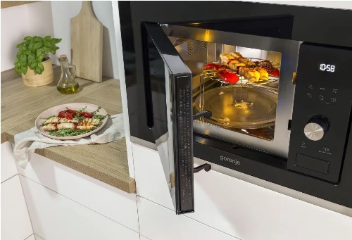 תמונה בתוכן מלא מהמוצר מיקרוגל בנוי - 20 ליטר gorenje גורנייה