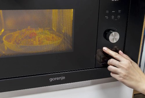 תמונה בתוכן מלא מהמוצר מיקרוגל בנוי - 20 ליטר gorenje גורנייה