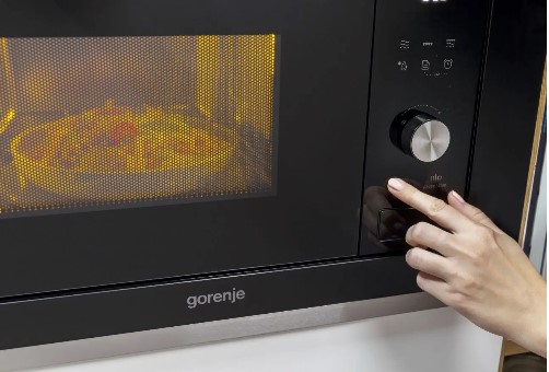 תמונה בתוכן מלא מהמוצר מיקרוגל בנוי - 20 ליטר gorenje גורנייה