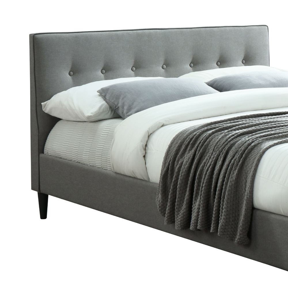 תמונה של מיטת זוגית מעוצבת בריפוד בד home decor