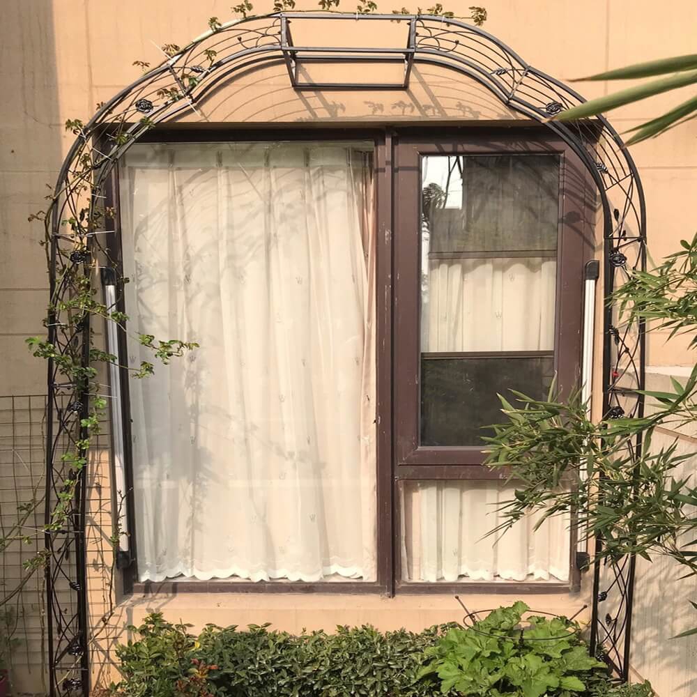 תמונה של קשת לצמחים מטפסים בגינה - אידיאלי לשער כניסה tipot teva